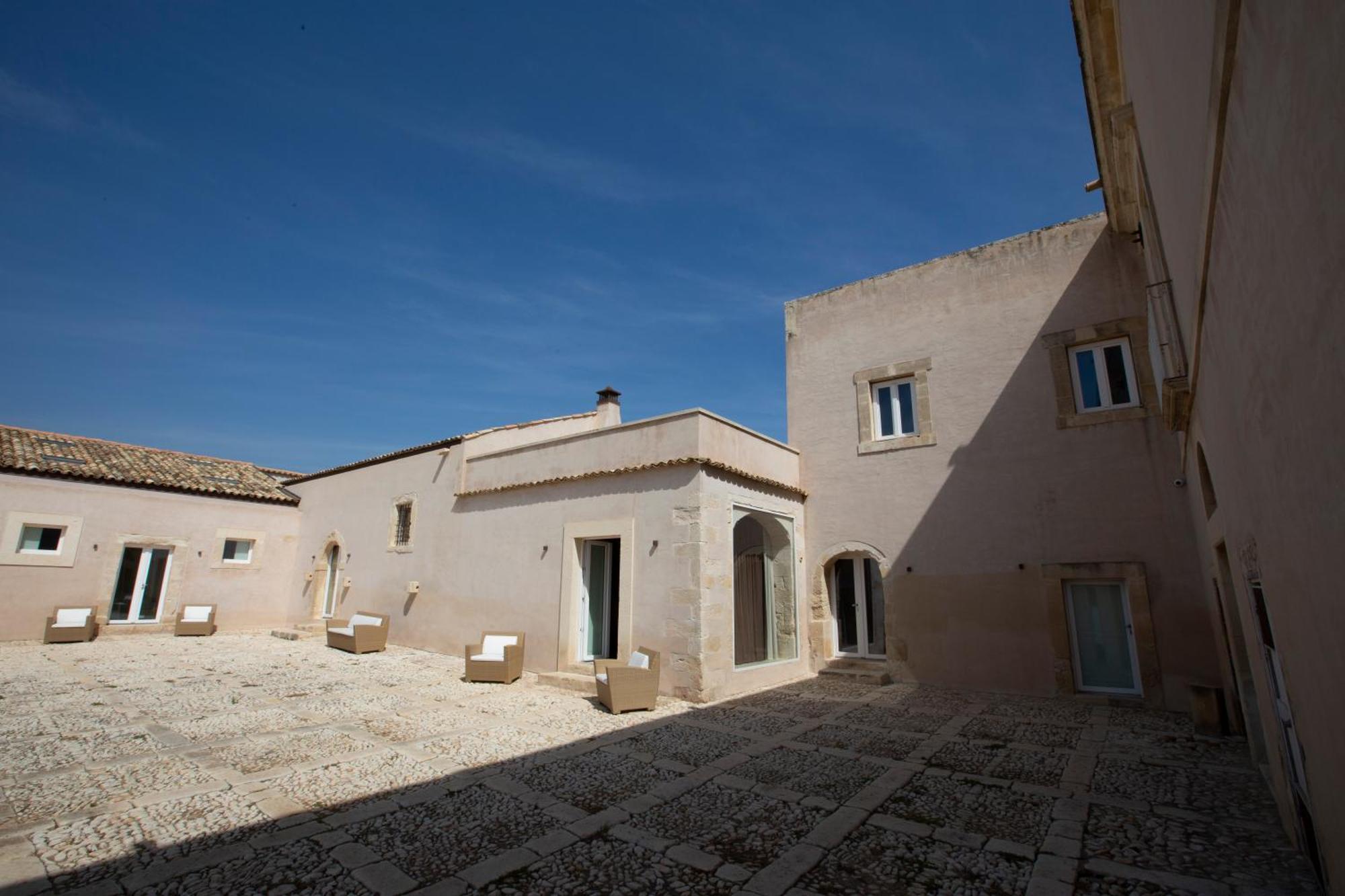 Farm stay Ballium Luxury Relais Avola